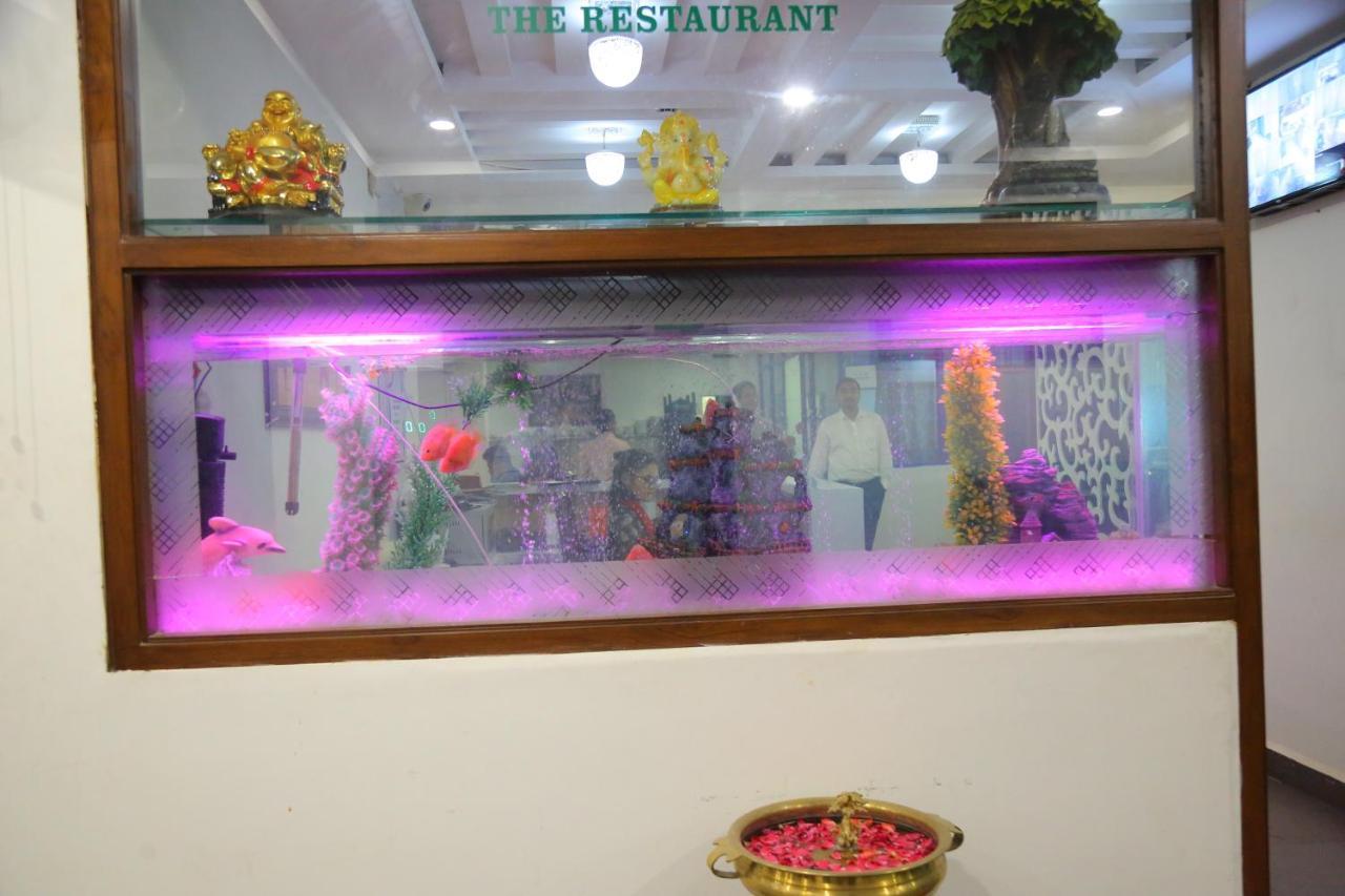 Hotel Raintr33 ไฮเดอราบัด ภายนอก รูปภาพ